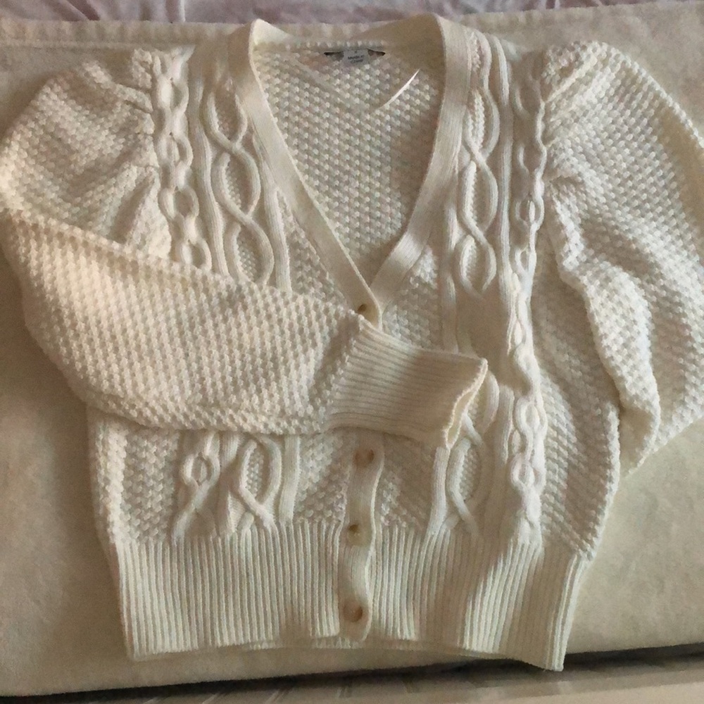 beige woven bag, it is like new, very good condition